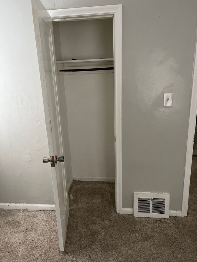 Building Photo - 3 bed/ 1 Bath