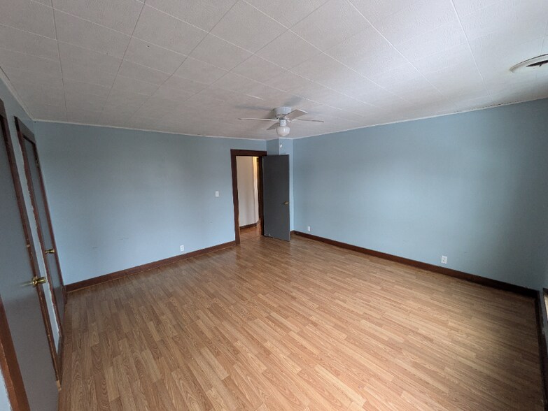 Building Photo - 220 S 8th St