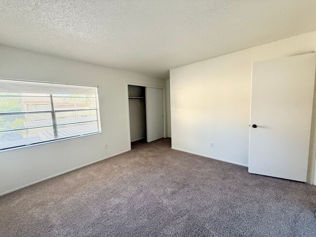 Building Photo - Serene Living at Townhomes of Lake Seminole 2/1.5 - 2 story condo