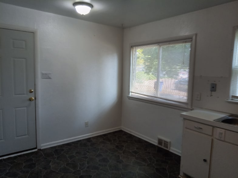 Building Photo - 2417 12th Ave Ct