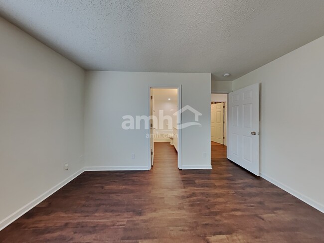 Building Photo - 842 Littleton Dr