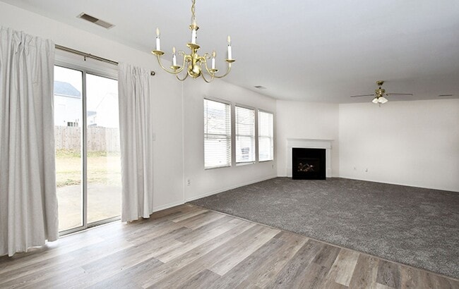 Building Photo - 3 Bedroom home near North Lake Mall Professionally managed by Select Real Estate