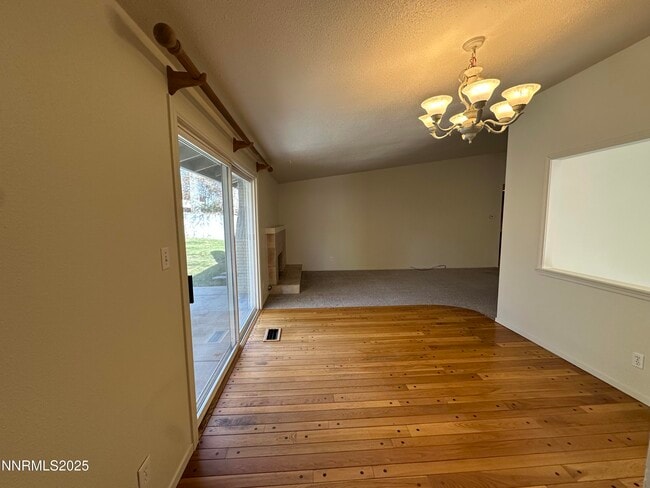 Building Photo - 835 Singingwood Dr