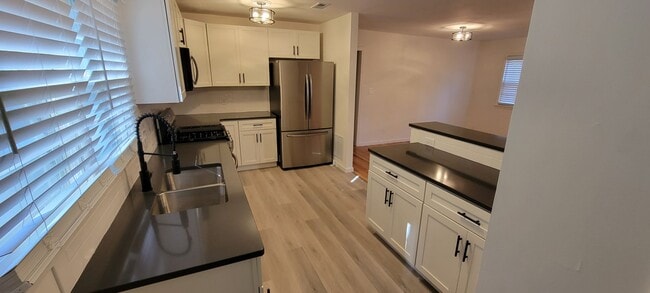 Building Photo - Tiehen Realty - Booth