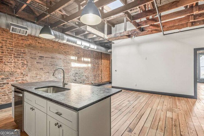 Building Photo - 13 Greenville St S