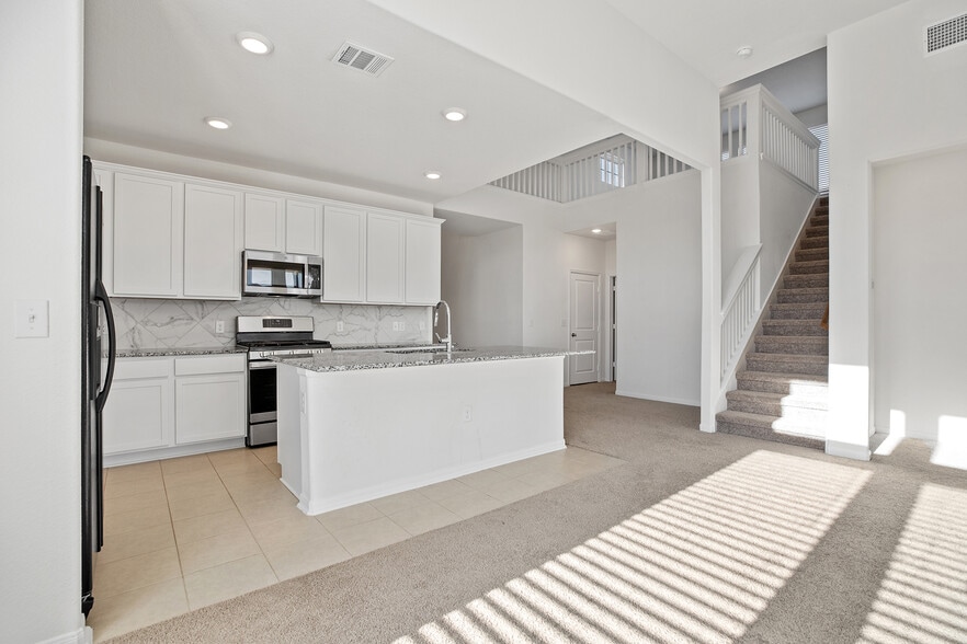 Building Photo - 5552 Bellissima Way