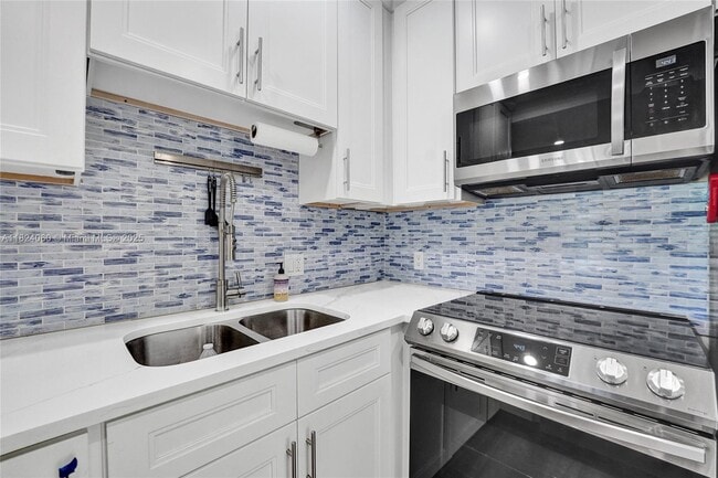 Building Photo - 4525 NE 21st Ave