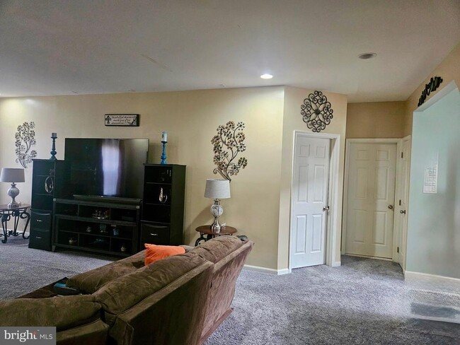 Building Photo - 1037 Suffolk Dr