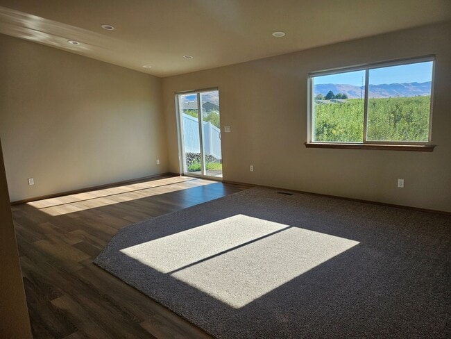 Building Photo - New Construction 3 bed, 2 bath!