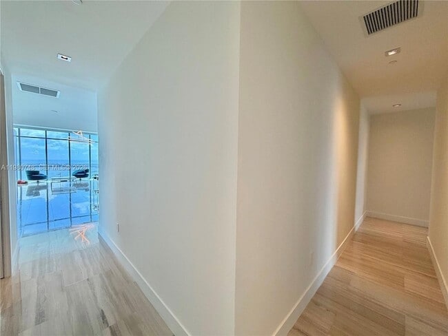 Building Photo - 1451 Brickell Ave