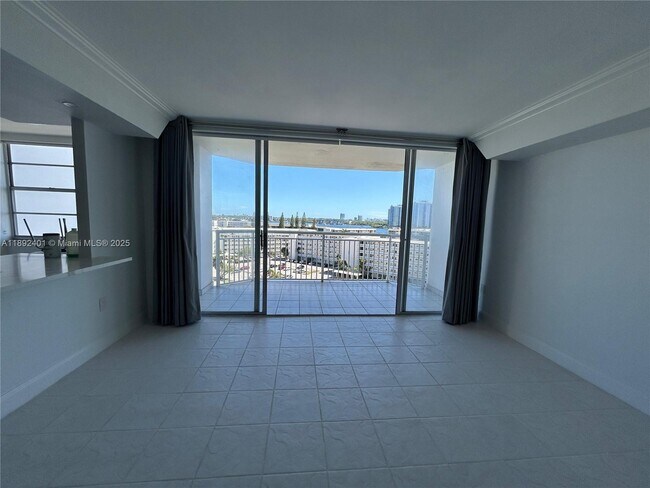 Building Photo - 18021 Biscayne Blvd