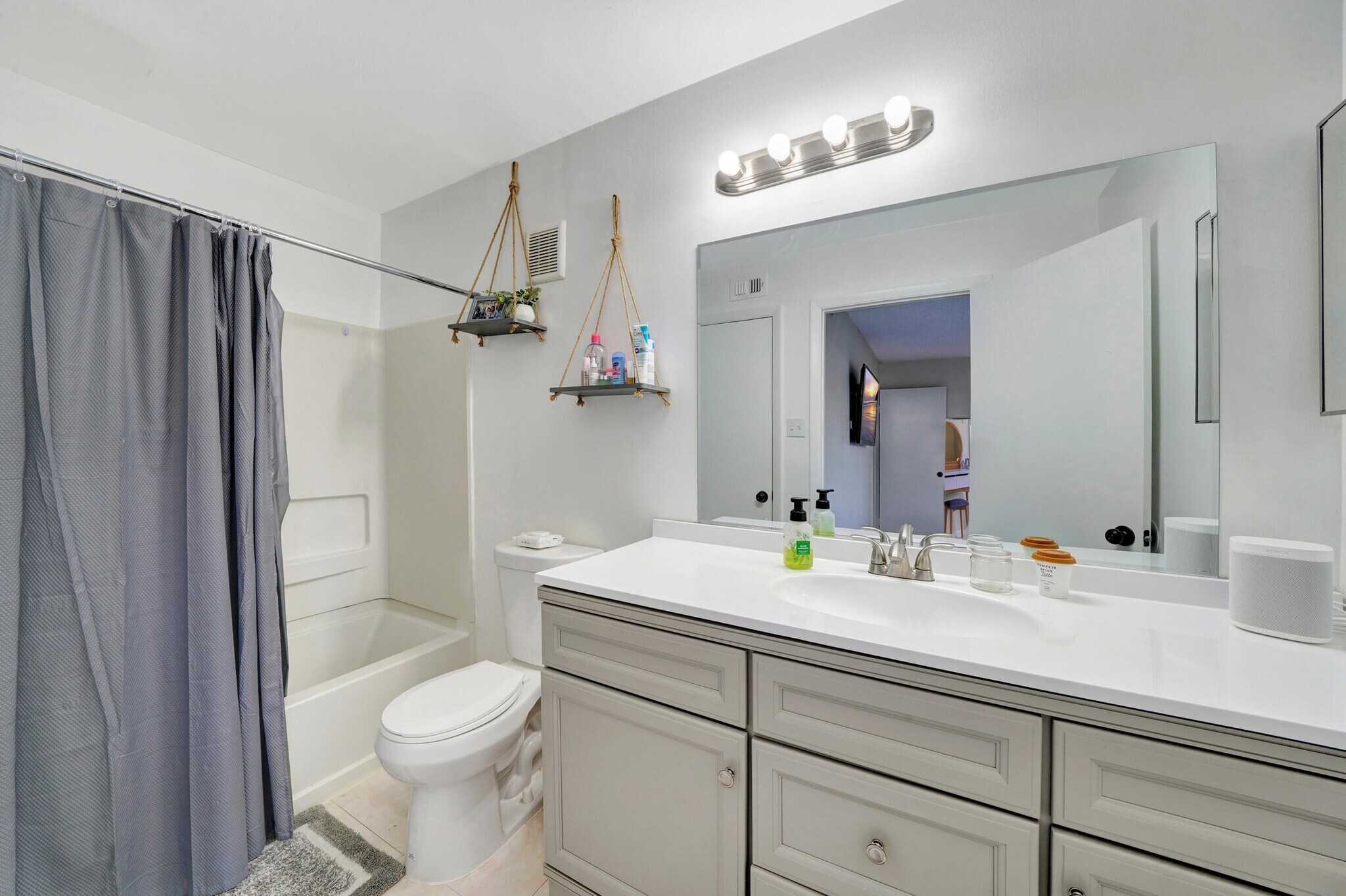 Building Photo - 815 W Boynton Beach Blvd