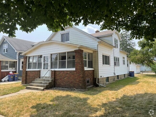 Building Photo - 221 Garfield Ave SW