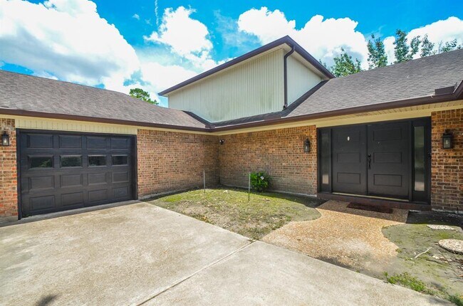 Building Photo - 2103 Winged Foot Dr