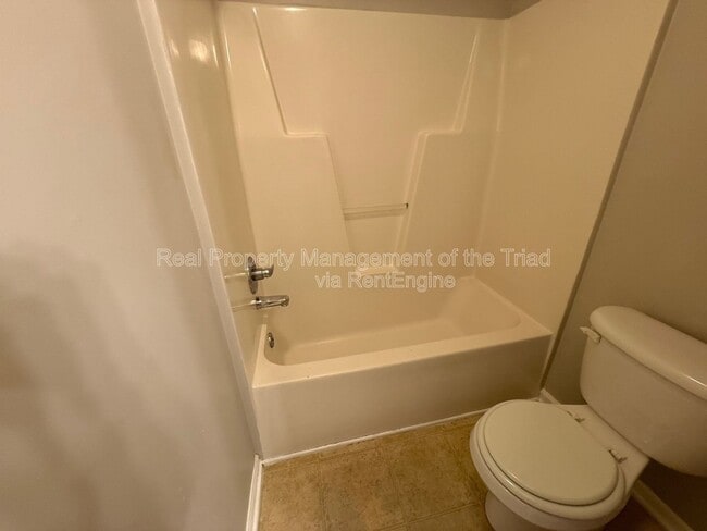 Building Photo - 5207 Silverbrook Dr