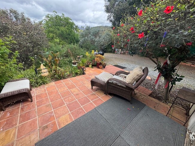 Building Photo - Quail Canyon Rd