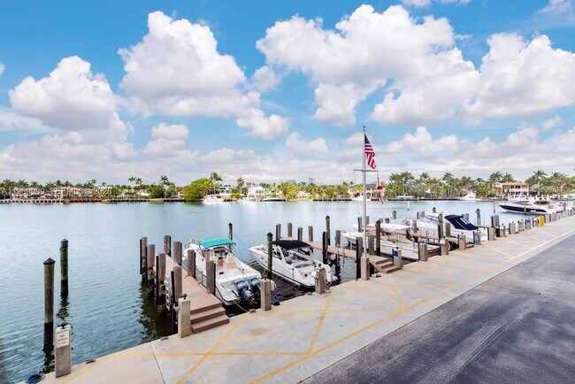 Building Photo - 333 Sunset Dr