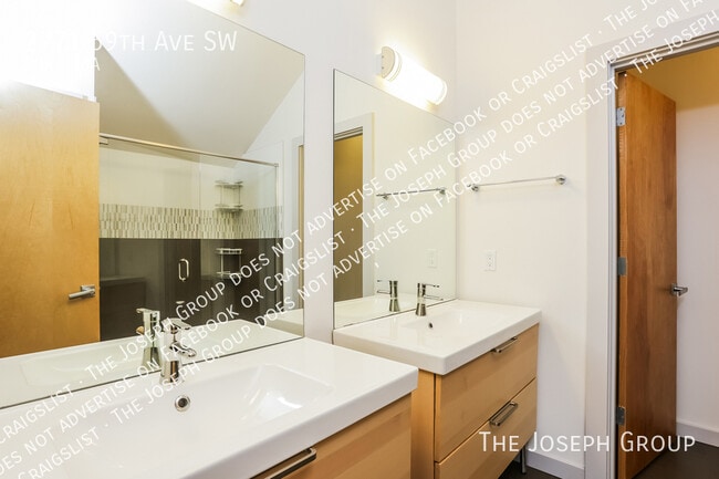 Building Photo - 2771 59th Ave SW