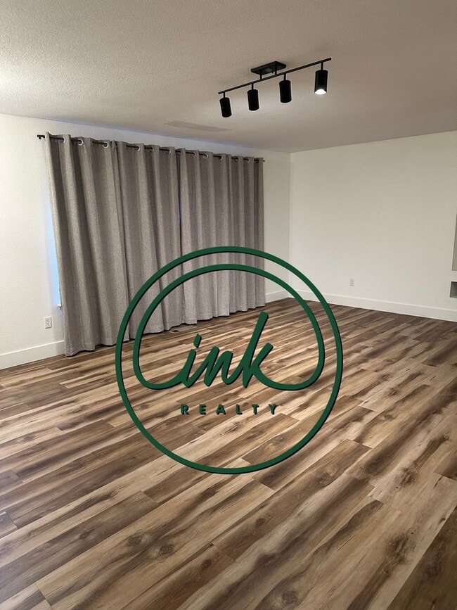 Building Photo - Newly updated home in Carson City