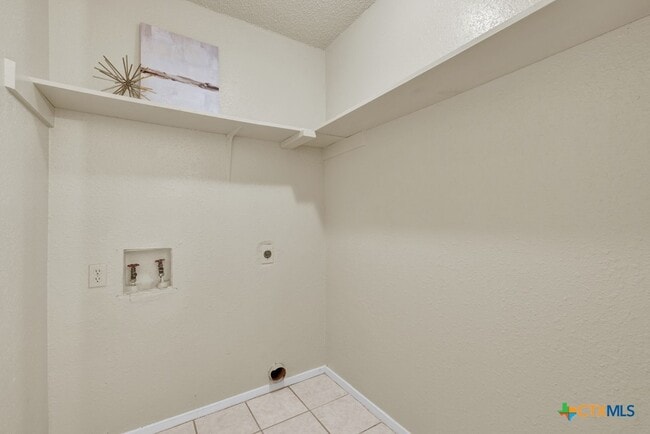 Building Photo - 807 Sturgeon Dr