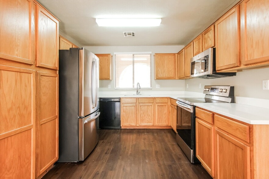 Building Photo - 2627 S 84th Gln