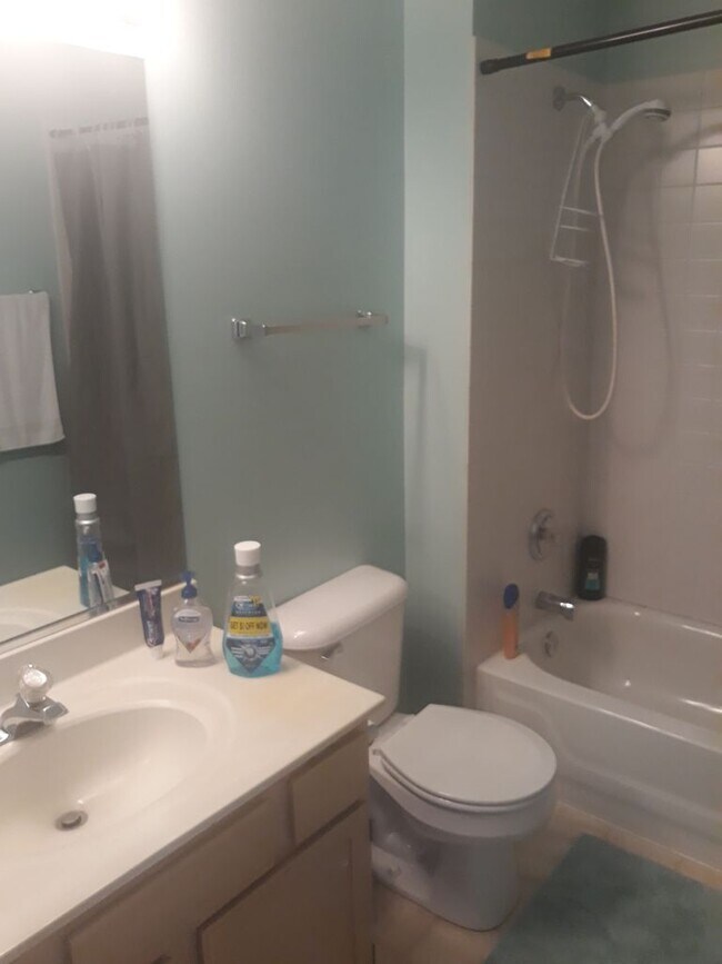 Building Photo - 870 Waterview Dr