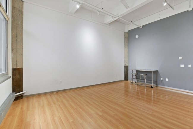 Building Photo - 700 N Washington Ave