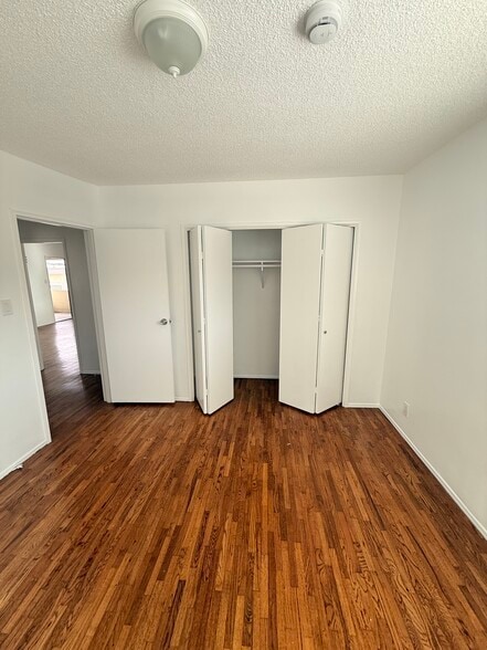 Building Photo - 3632 Greenfield Ave