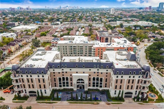 Building Photo - 1005 S Shepherd Dr