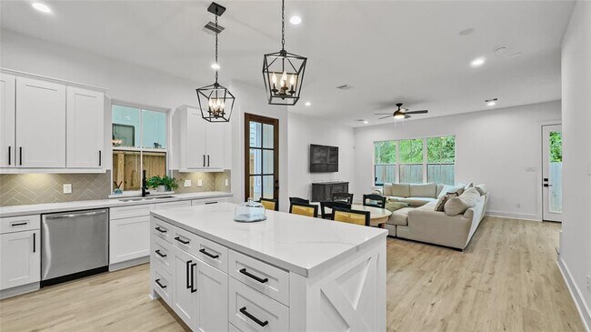 Building Photo - 6423 Highland Pine Ln