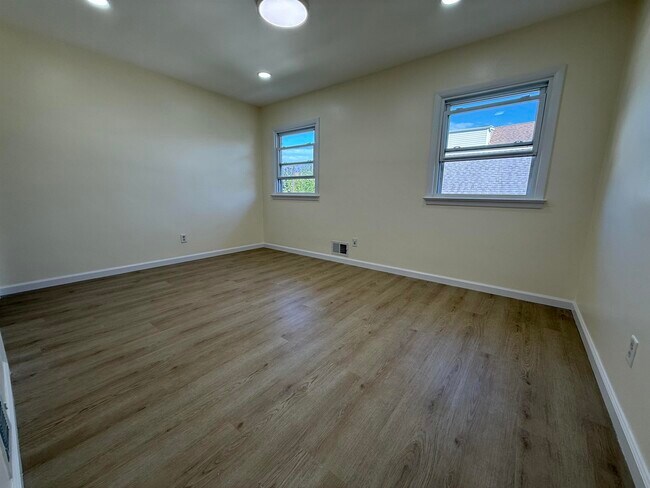 Building Photo - 588 Avenue A