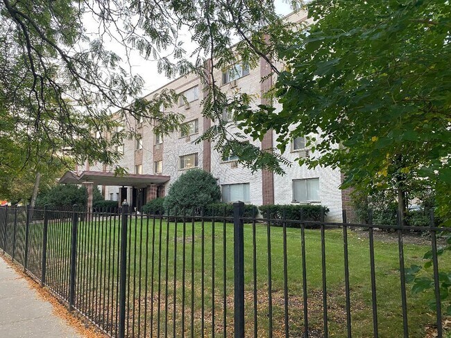 Building Photo - 1415 W Pratt Blvd