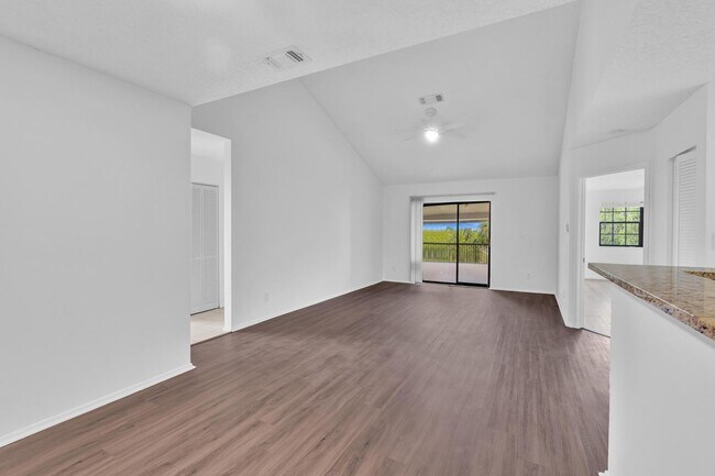 Building Photo - Beautiful 3 bedroom 2 bath condo in Coral Springs