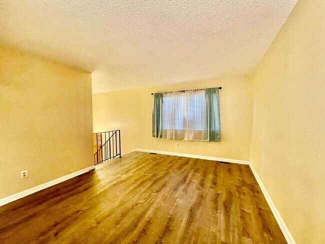 Building Photo - 5731 W 92nd Ave