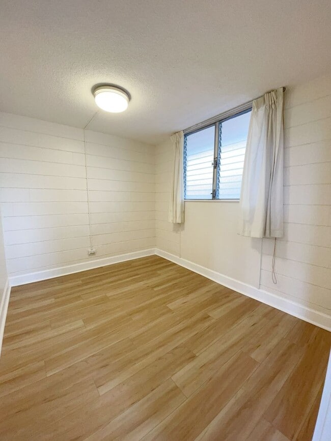 Building Photo - Nalanui Hale - 2 bed, 1 bath, 1 parking
