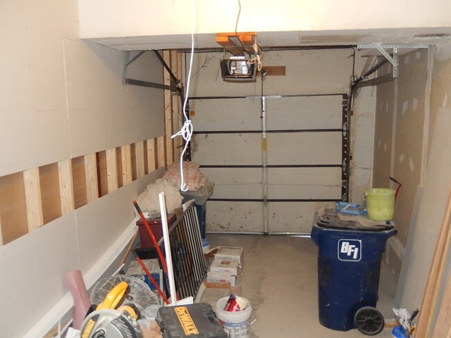 Building Photo - 1402 Bear Flag Dr