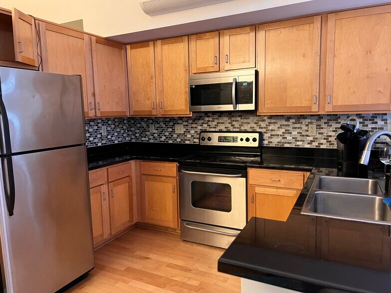 Building Photo - 237 Granby St