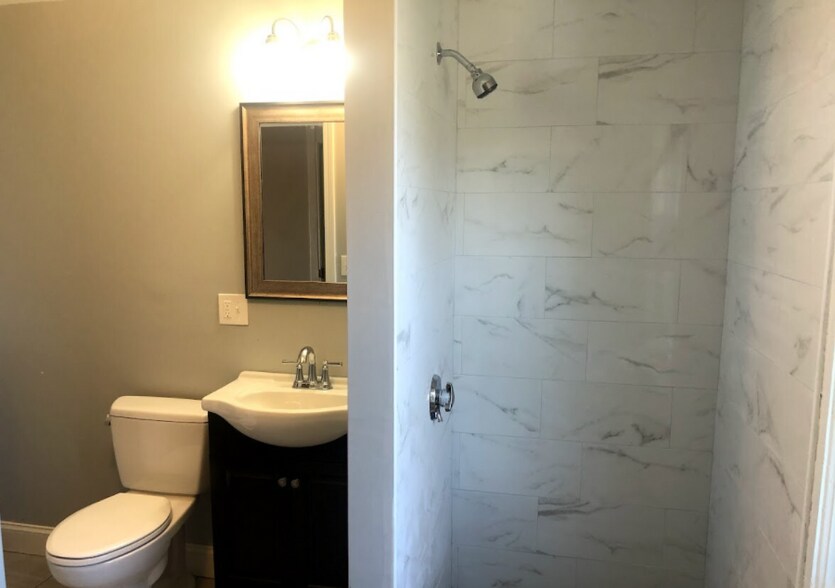 Building Photo - 82 Empire St