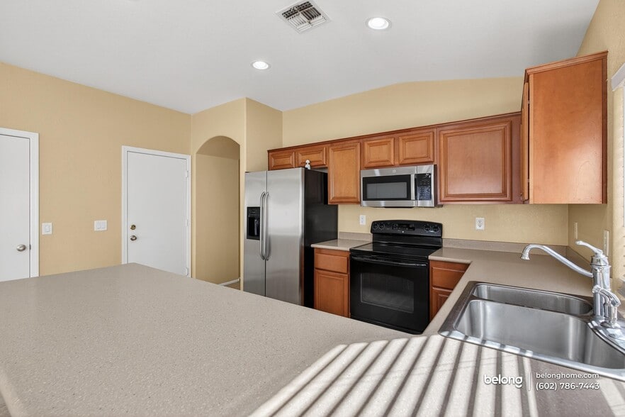 Building Photo - 5032 S Rovey Pkwy