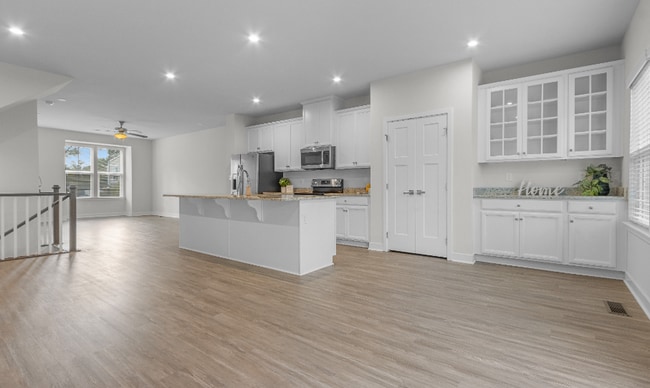 Building Photo - WOW! Amazing 3 story condo for rent