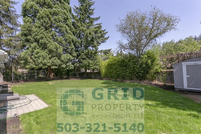 Building Photo - Remodeled 3 Bedroom Available in Northeast Portland!