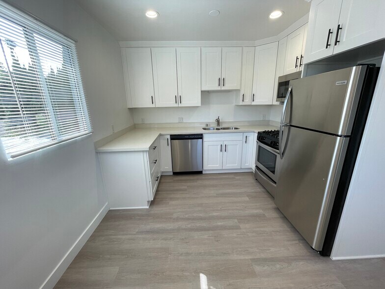 Building Photo - 3633 Kelton Ave