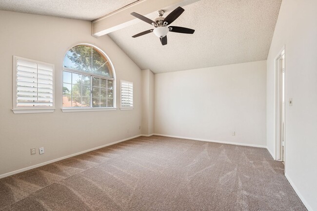 Building Photo - Charming home located in Clovis Unified Sc...