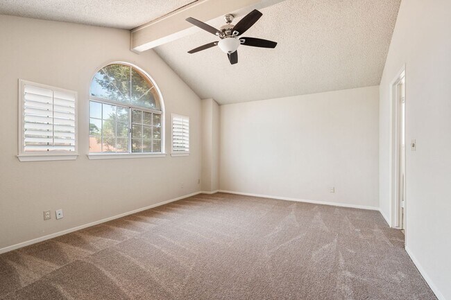 Building Photo - Charming home located in Clovis Unified School District!