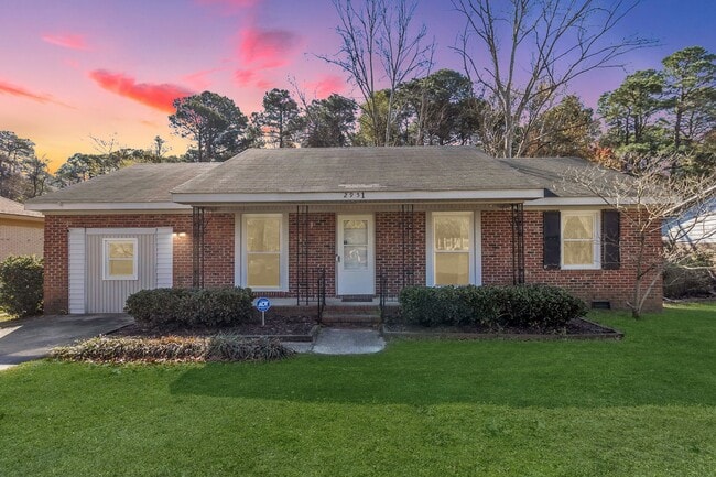 Primary Photo - NEW LISTING!!!!!