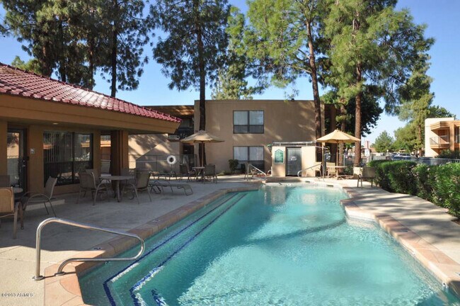Building Photo - Charming 2 bed 2 bath gated Condo near Bell Road and 35th Ave++Pool++Fitness