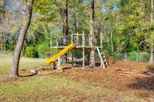Building Photo - 215 Perryman Rd