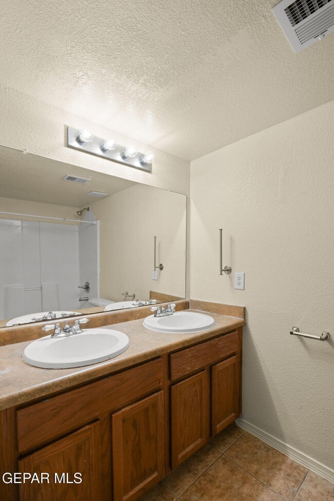 Building Photo - 4089 Tierra Bronce Dr