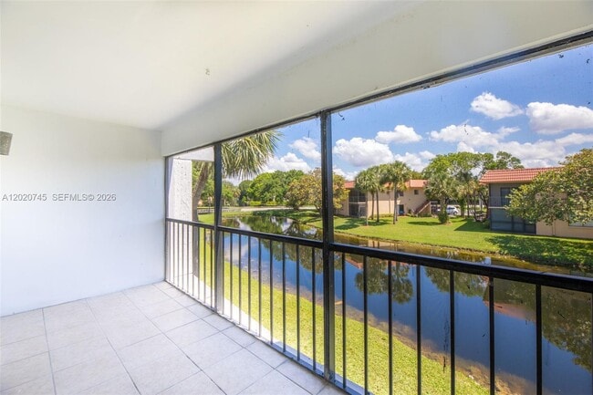 Building Photo - 200 Lakeview Dr