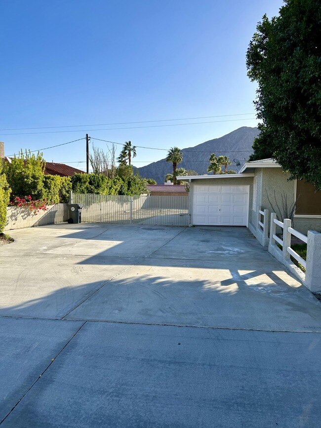 Building Photo - 53548 Avenida Vallejo